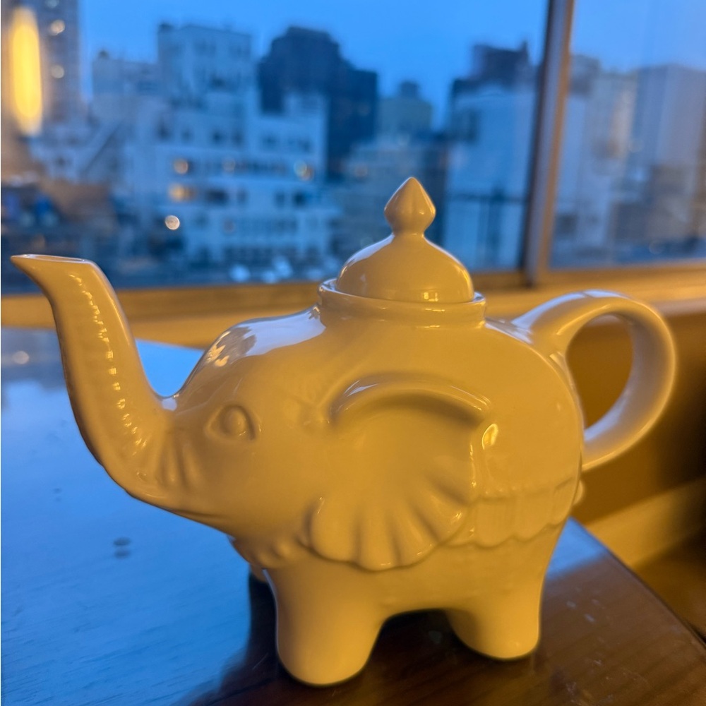 Ceramic elephant tea pot from Cordon Bleu